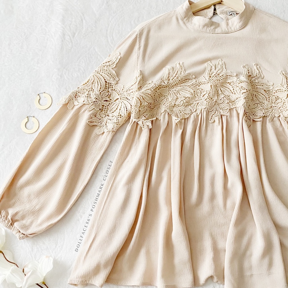 Gorgeous Lace Appliqué Billowy Top - Picture 2 of 12